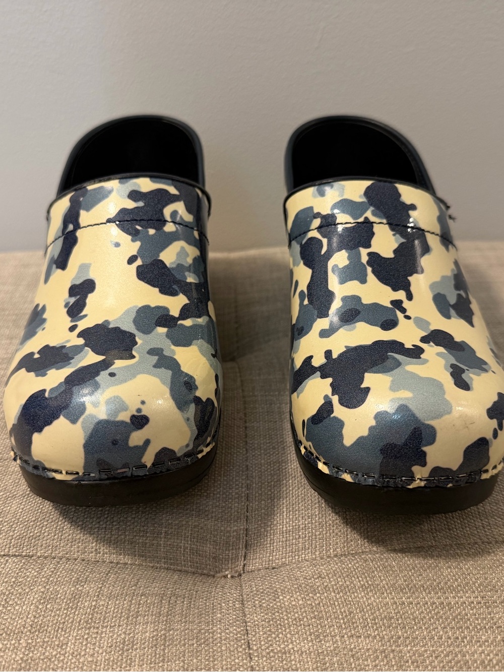 Sanita Cream & Navy Camouflage Clogs size 38 excellent